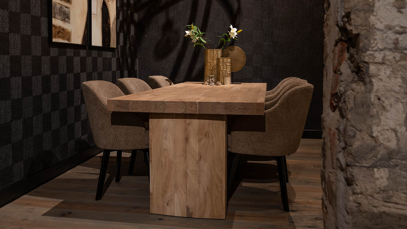 Bruuts-Woodbury-Stelvio-Eettafel-Woodbury-Wooden-Block-Leg-UrbanSofa-Evan-Eetkamerfauteuil-Soho-Taupe-Sfeer-Website